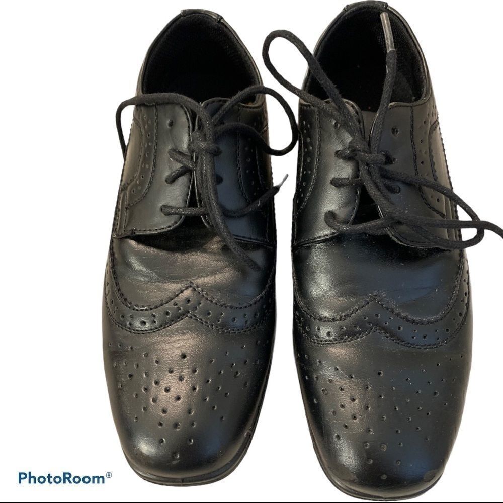 Deer Stags Ace wing tip shoe 3 1/2 big kids